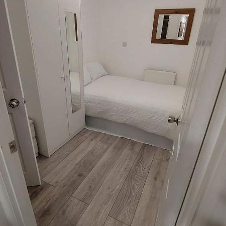 Double En-Suite Room Available In 3 Bed Apt Londra Esterno foto