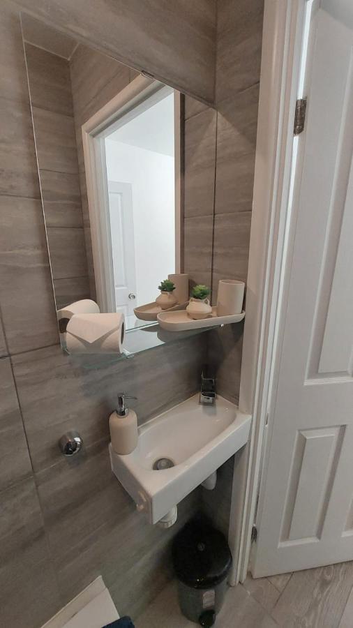 Double En-Suite Room Available In 3 Bed Apt Londra Esterno foto