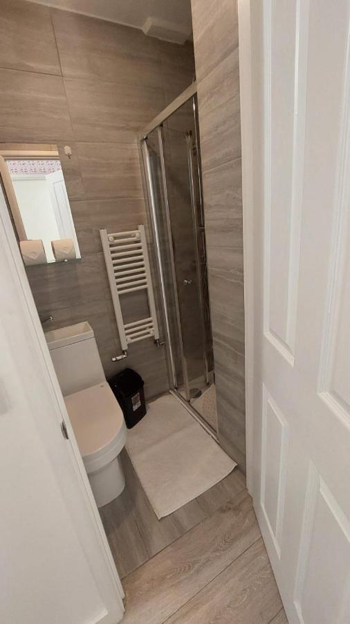 Double En-Suite Room Available In 3 Bed Apt Londra Esterno foto